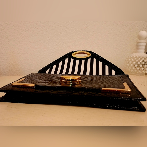 Gianni Bini Clutch Purse with Gold Chain - Picture 6 of 10